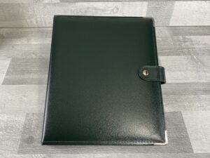 oatlands green ring binder recycled leather ring binder in colour green. fitted with a strap closure and round corners